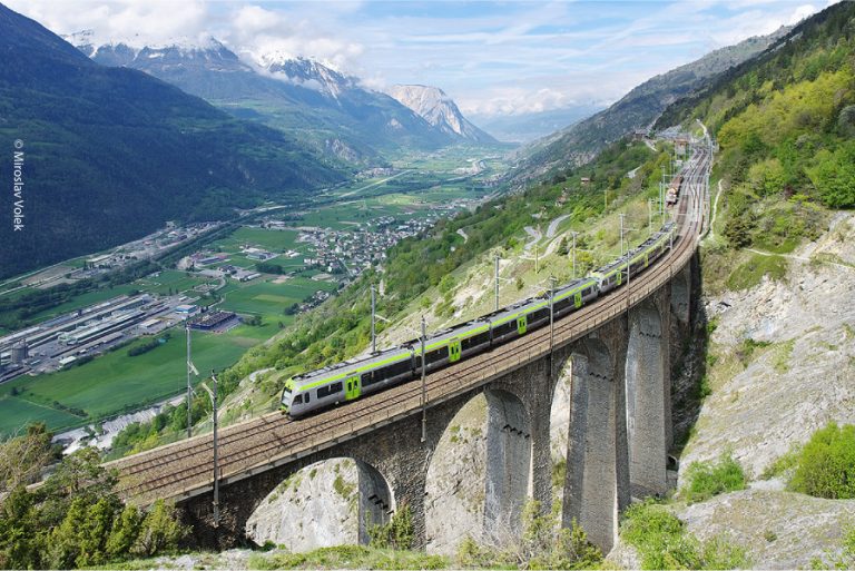 Lötschberg-Bergstrecke in der Schweiz