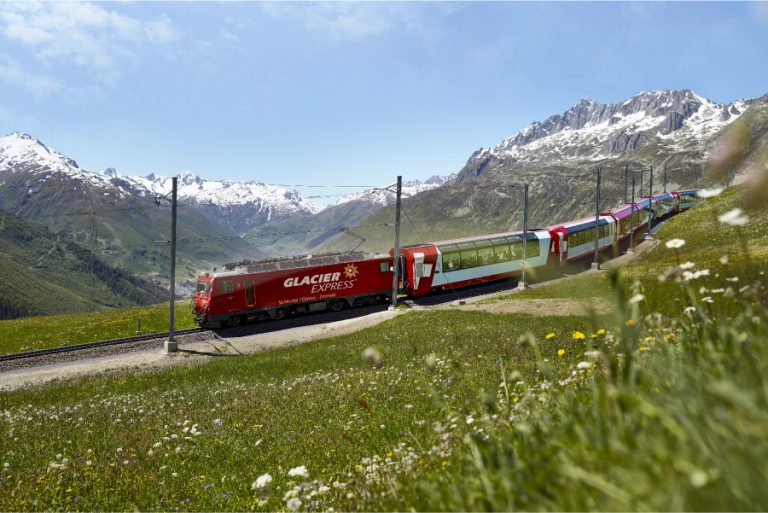 Mit dem Glacier Express durch die Schweizer Alpen