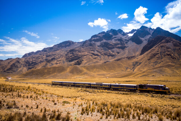 Zugreise durch die Anden im Titicaca-Explorer